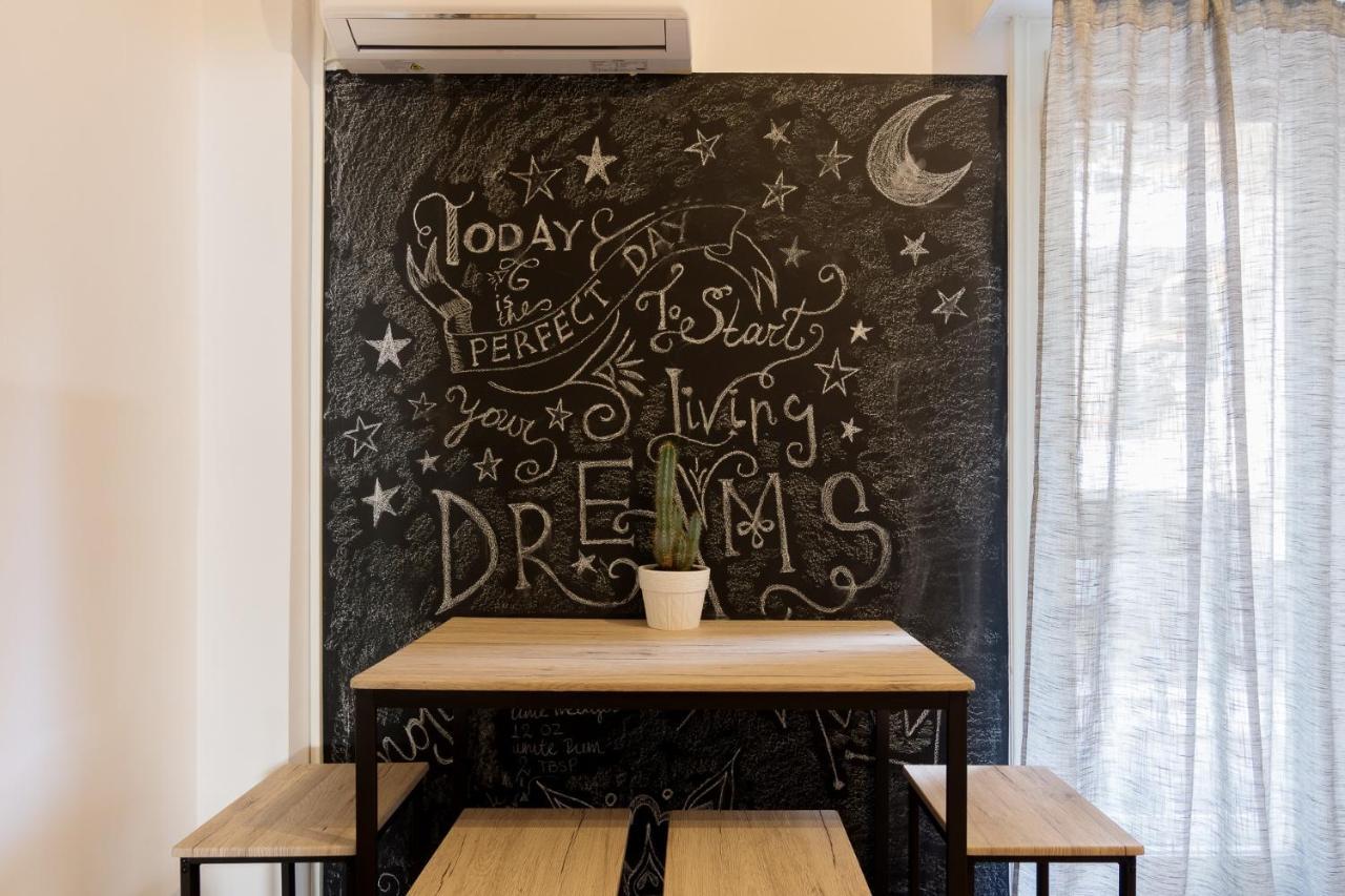 Classic And Modern Apartment In Athens Luaran gambar