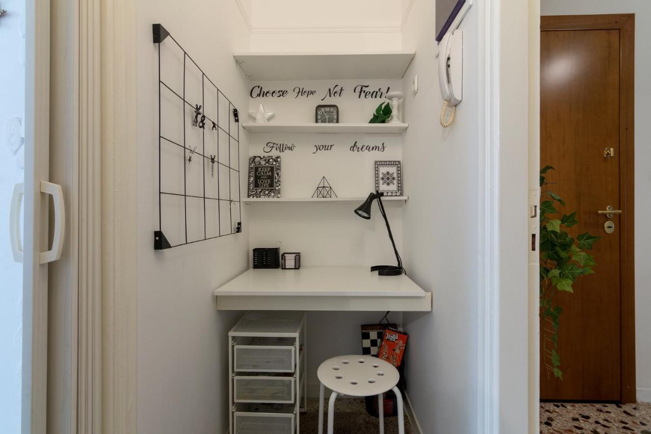 Classic And Modern Apartment In Athens Luaran gambar